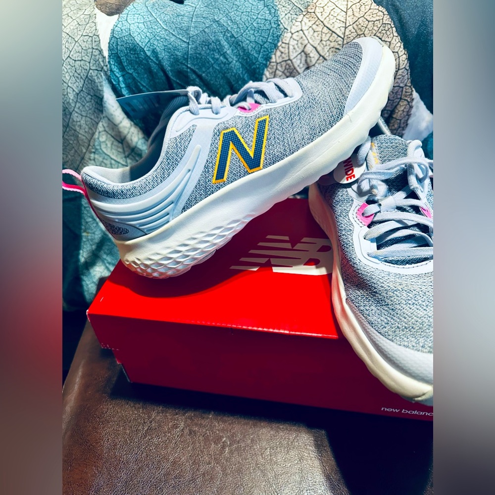 New Balance women’s 9.5 Fresh Foam NEW